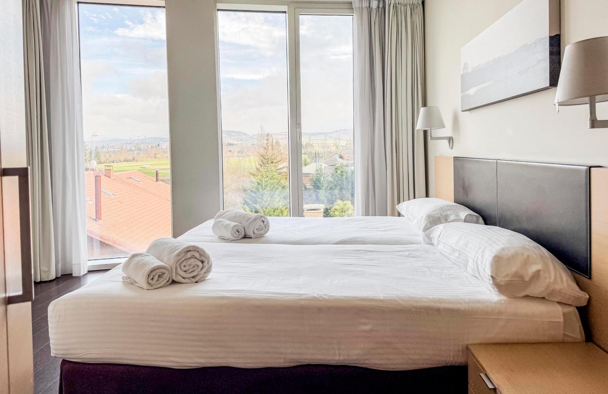 Hotel Jardines De Uleta Suites Віторія-Гастейс Екстер'єр фото