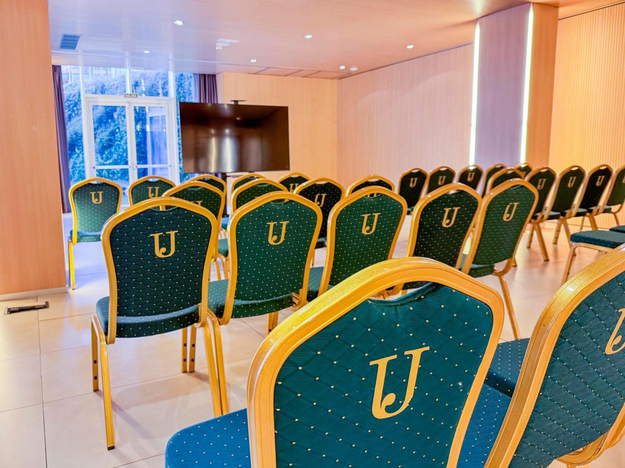 Hotel Jardines De Uleta Suites Віторія-Гастейс Екстер'єр фото