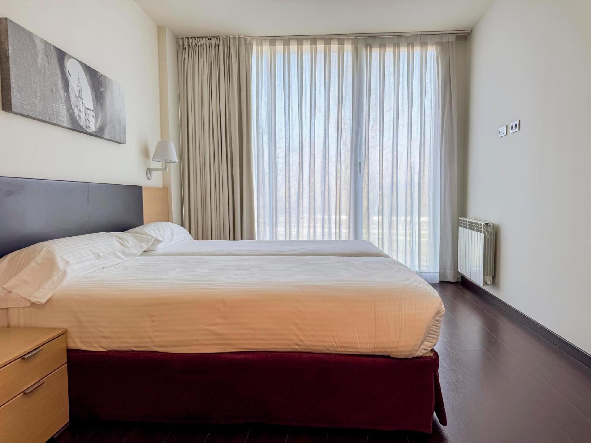 Hotel Jardines De Uleta Suites Віторія-Гастейс Екстер'єр фото