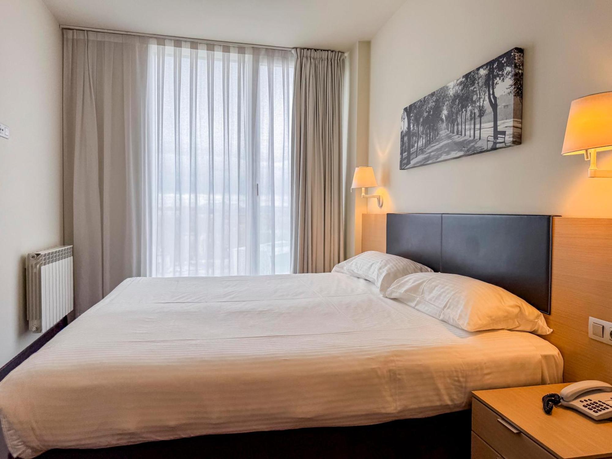 Hotel Jardines De Uleta Suites Віторія-Гастейс Екстер'єр фото