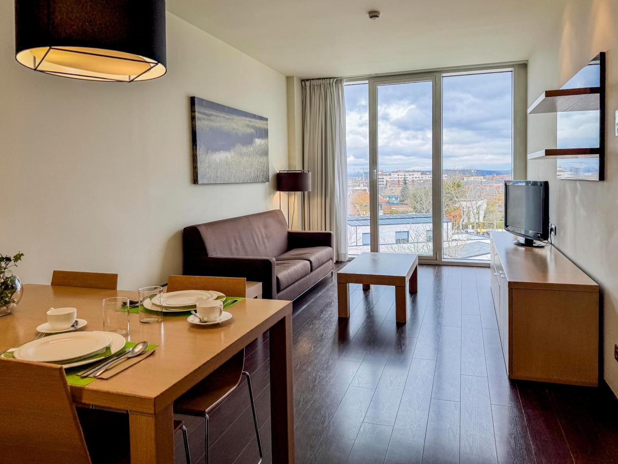 Hotel Jardines De Uleta Suites Віторія-Гастейс Екстер'єр фото