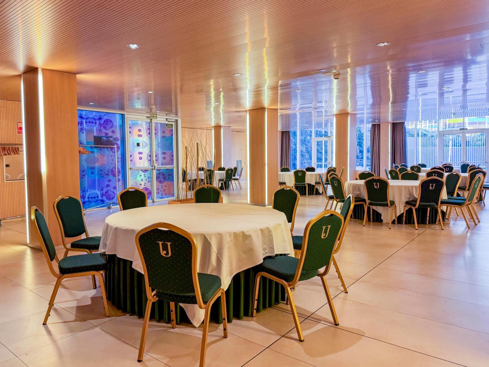 Hotel Jardines De Uleta Suites Віторія-Гастейс Екстер'єр фото